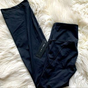NWT Yogalicious Lux Highwaisted Yoga Pant